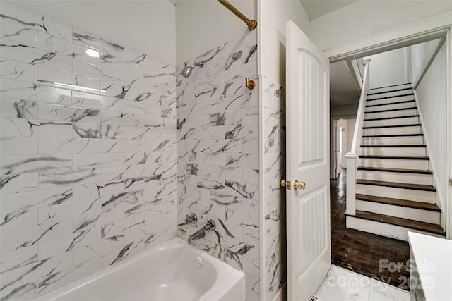 bathroom featuring tiled shower / bath