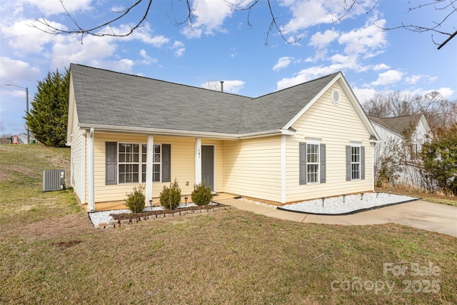 view of front facade featuring central AC, covered porch, and a front yard