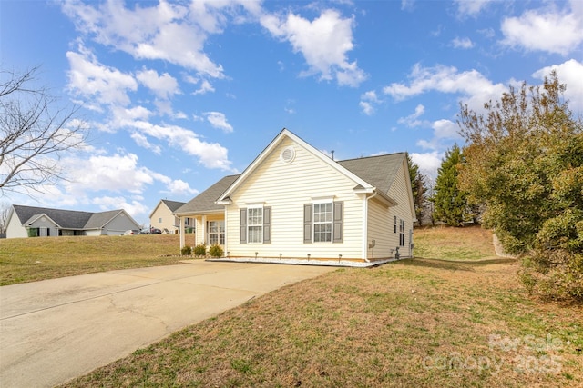 view of front of property with a front yard