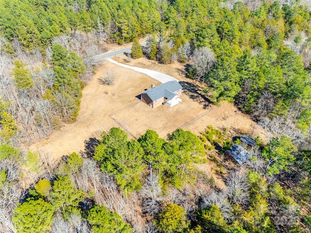 birds eye view of property featuring a wooded view