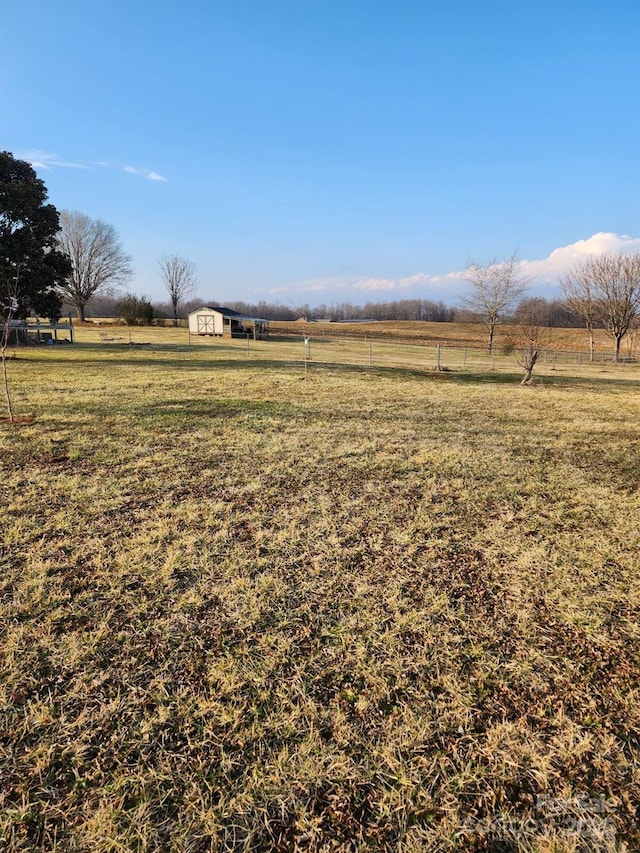 view of yard featuring a shed and a rural view