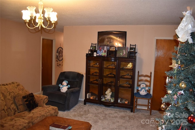 carpeted living room with a notable chandelier and a textured ceiling