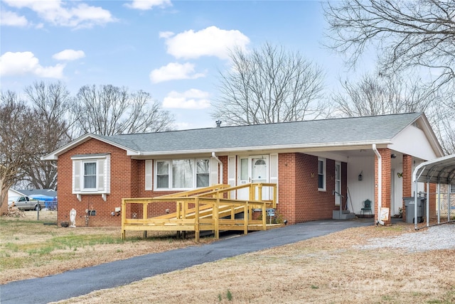 view of front of house featuring a carport