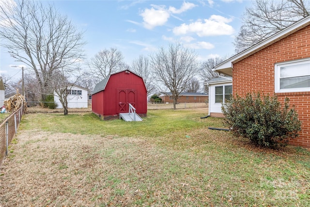 view of yard featuring a storage shed