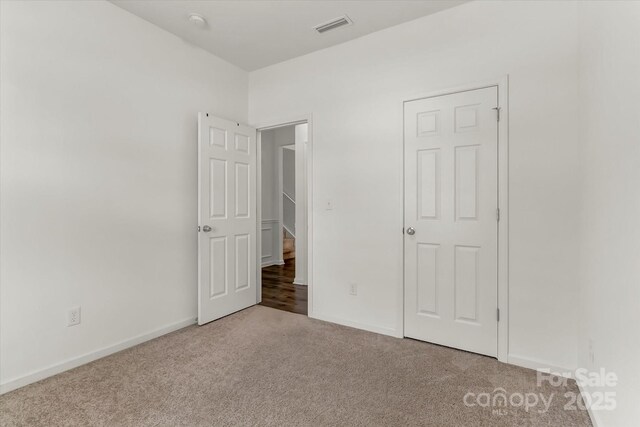 unfurnished bedroom with carpet floors