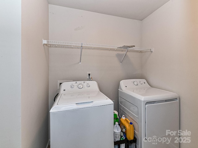 clothes washing area featuring washing machine and dryer