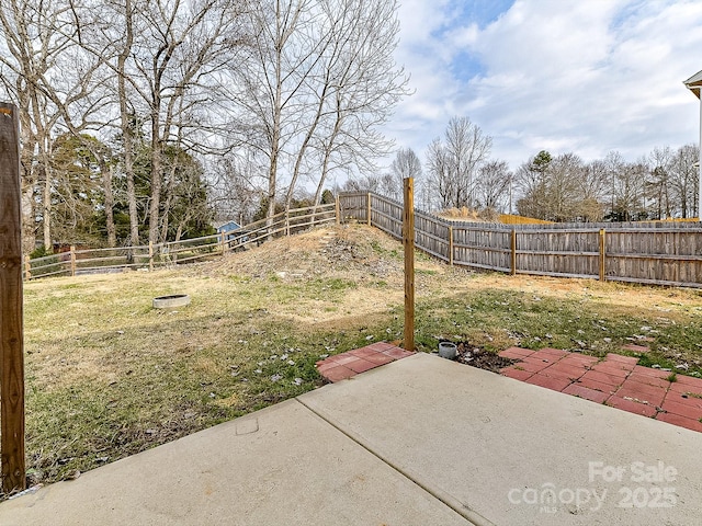 view of yard with a patio area