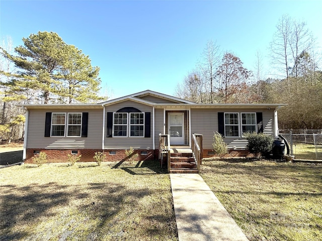 manufactured / mobile home featuring a front yard