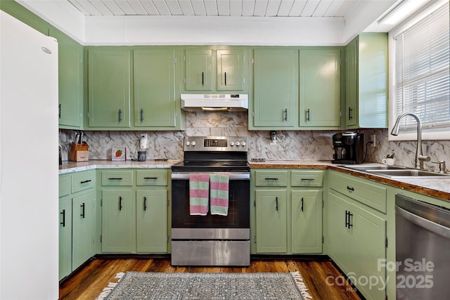 kitchen featuring sink, tasteful backsplash, green cabinetry, dark hardwood / wood-style floors, and stainless steel appliances