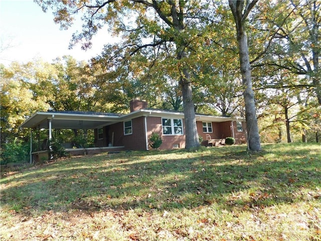 ranch-style house featuring a front yard