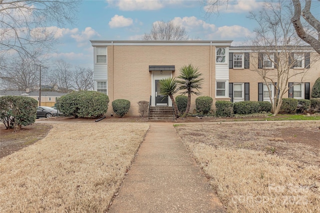 view of front of home with a front yard