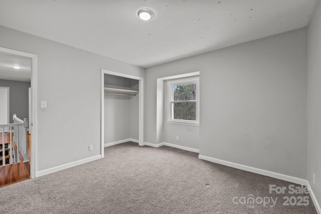 unfurnished bedroom with carpet flooring and a closet