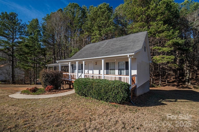 view of front of home featuring a porch and a front lawn