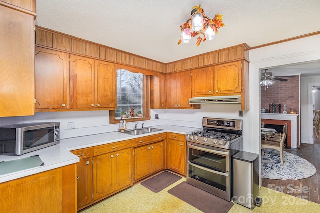 kitchen featuring ceiling fan, appliances with stainless steel finishes, sink, and a textured ceiling