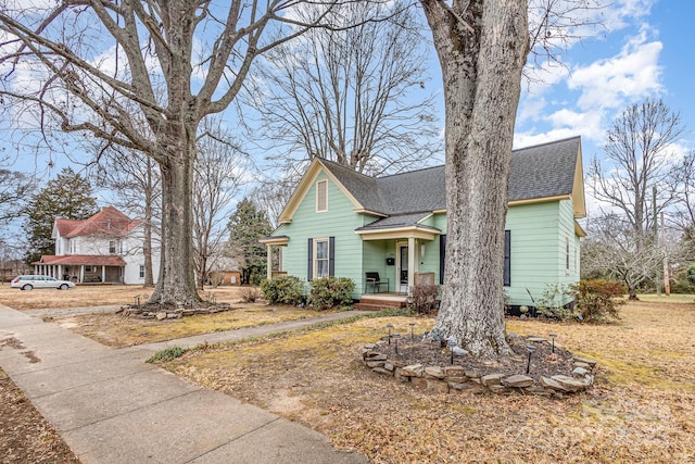 view of front of property featuring covered porch