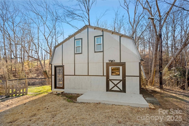 exterior space featuring an outbuilding