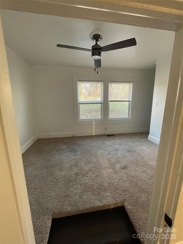 unfurnished room featuring ceiling fan and carpet floors