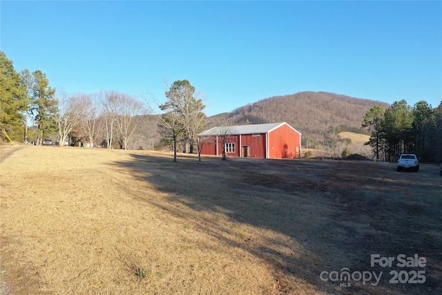 view of yard featuring an outbuilding and a mountain view