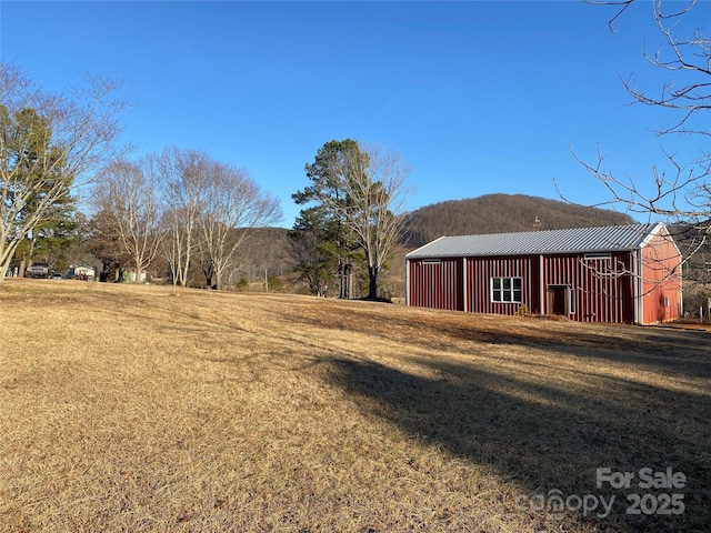 view of yard featuring an outbuilding and a mountain view