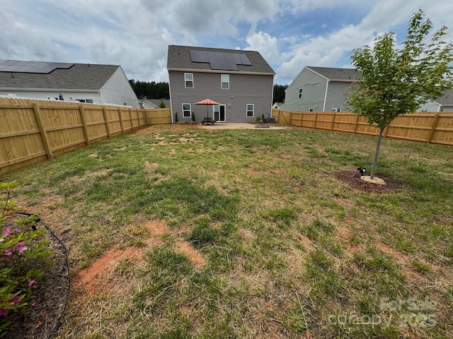 view of yard featuring a patio area