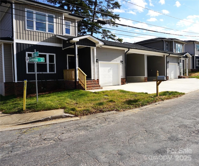 view of front facade featuring a garage and a front lawn