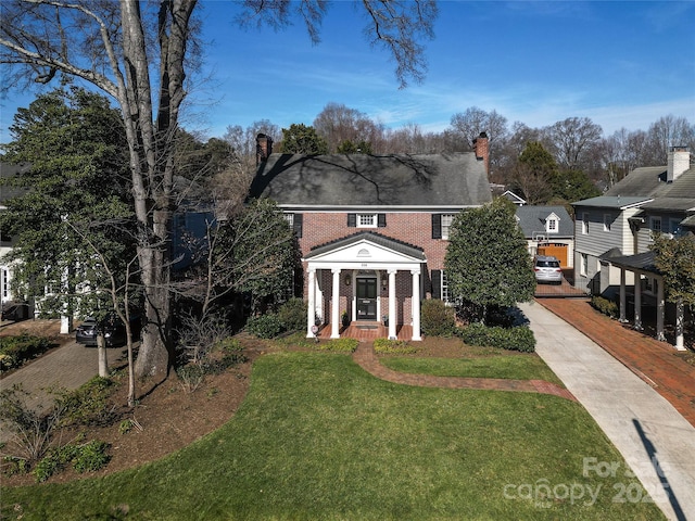 view of front of house featuring a garage and a front yard