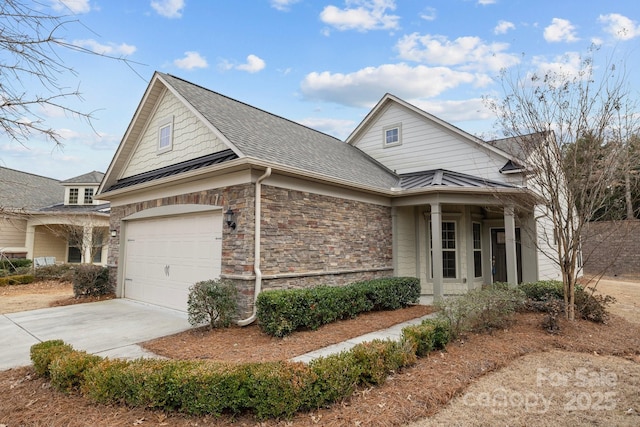 view of front facade featuring a garage