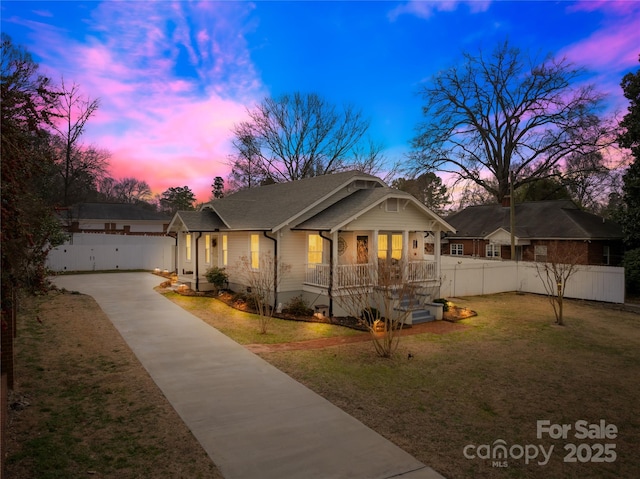 view of front of home featuring a porch and a yard