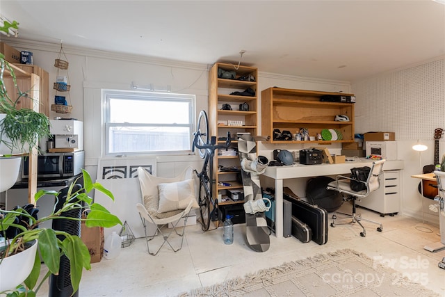 kitchen featuring crown molding