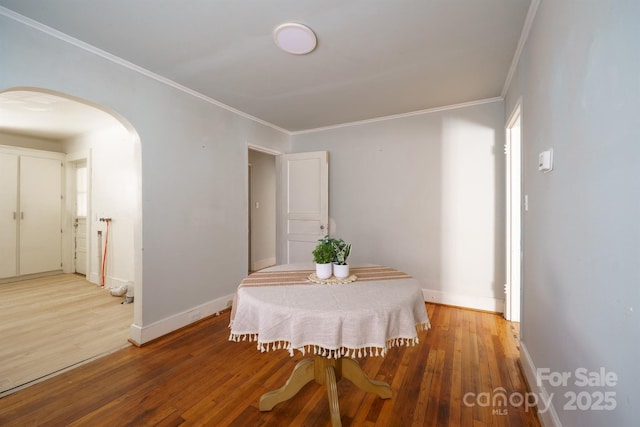 dining room featuring ornamental molding and hardwood / wood-style floors