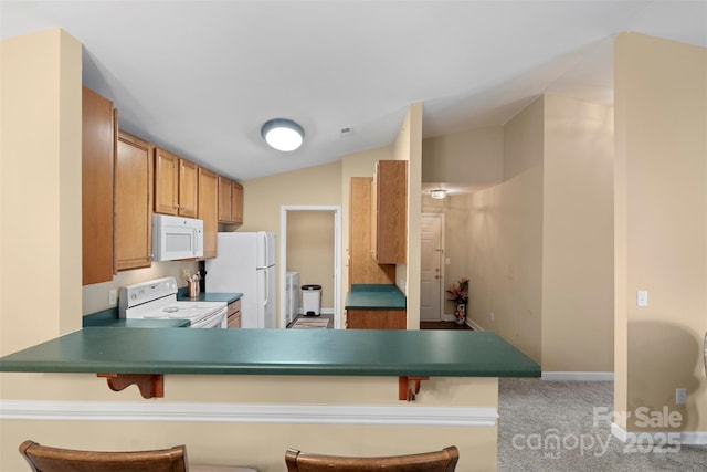 kitchen featuring a kitchen breakfast bar, vaulted ceiling, white appliances, and kitchen peninsula