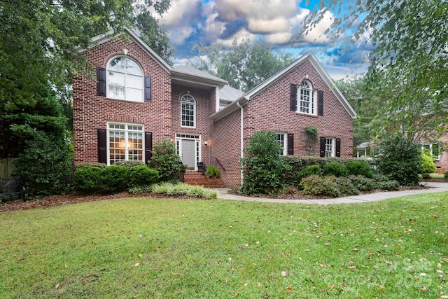 view of front of home with a front lawn