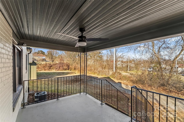 balcony featuring ceiling fan