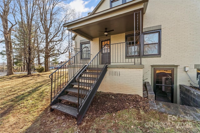 doorway to property with ceiling fan