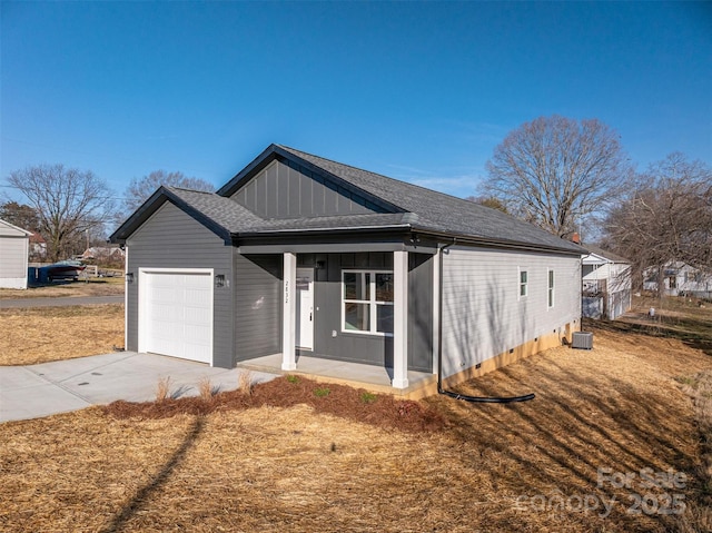 view of front facade featuring a garage and covered porch