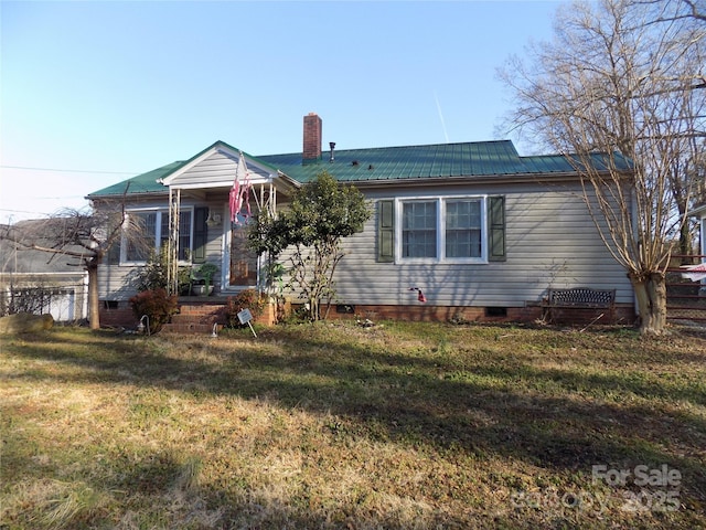 bungalow-style home featuring a front yard