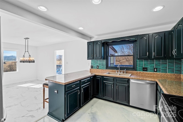 kitchen with pendant lighting, sink, backsplash, kitchen peninsula, and stainless steel appliances