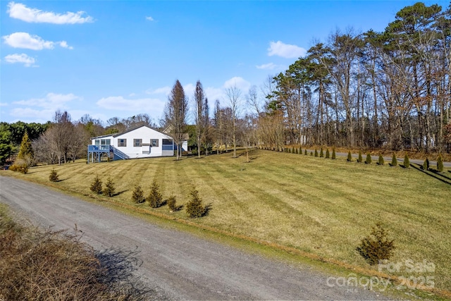 view of yard featuring a rural view