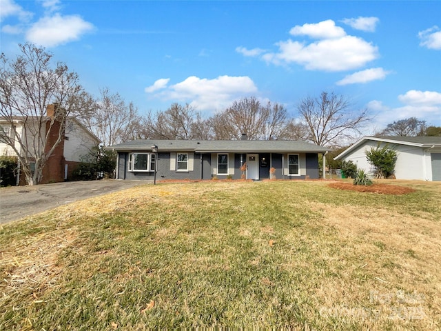 ranch-style home with a front yard