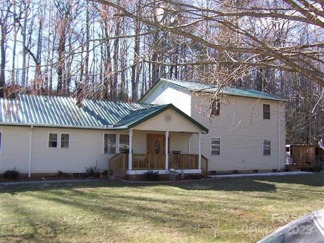 view of front facade with covered porch and a front lawn