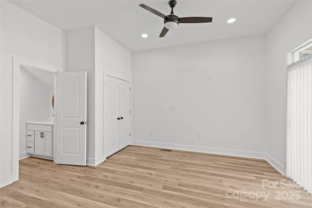 unfurnished bedroom featuring light wood finished floors, baseboards, a ceiling fan, a closet, and recessed lighting