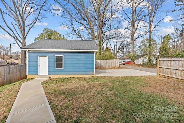 view of yard featuring a patio area and fence