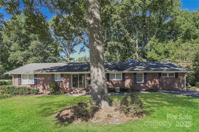 ranch-style house with a front yard