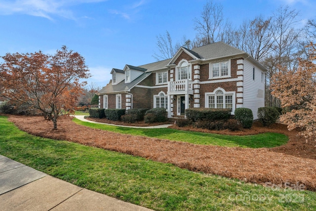 view of front of home with a front lawn