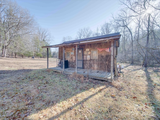 view of outdoor structure with a yard