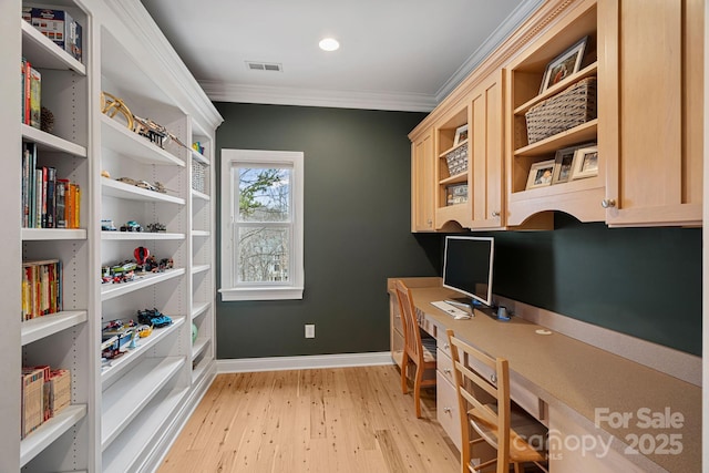 home office featuring visible vents, ornamental molding, light wood-style floors, built in study area, and baseboards