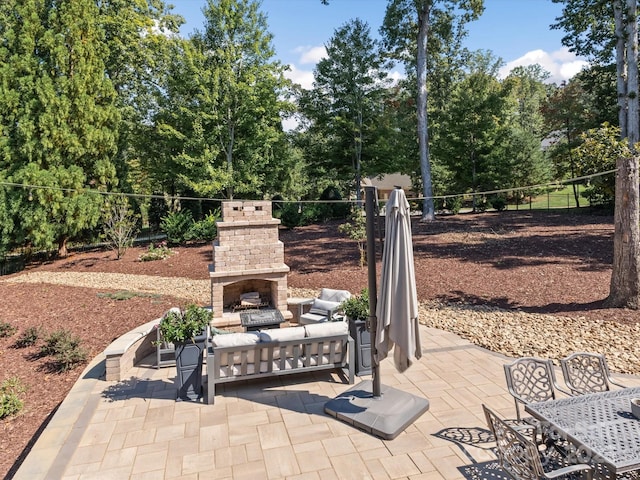 view of patio / terrace featuring an outdoor living space with a fireplace