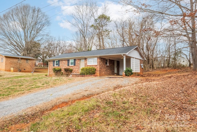 view of front of property with a front lawn