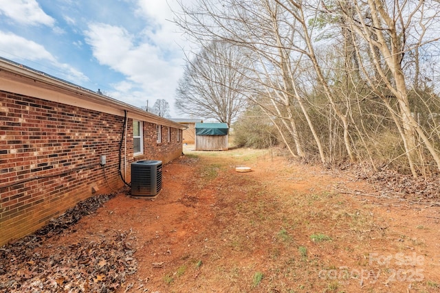 view of yard with cooling unit