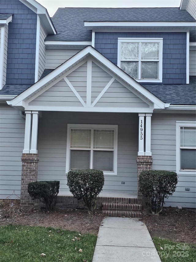 entrance to property featuring a porch